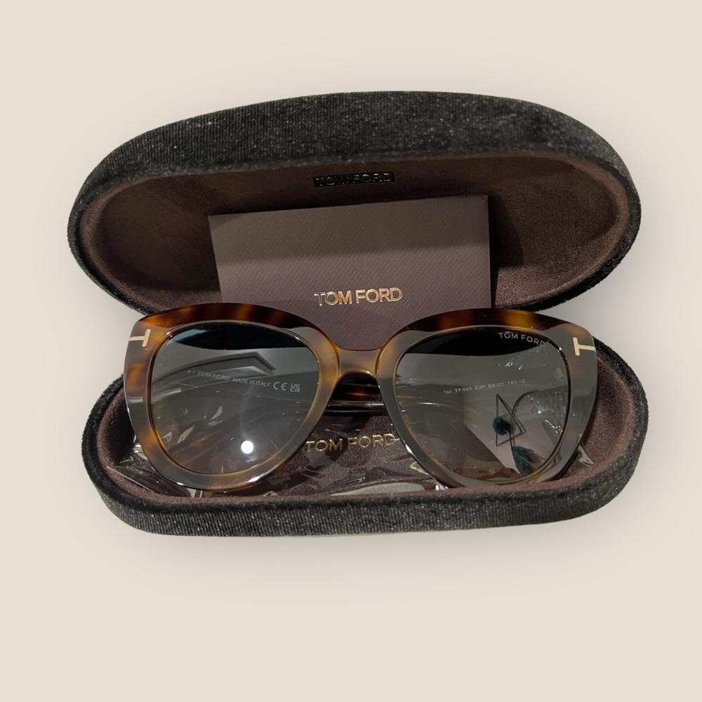 Tom Ford Izzi Cat Eye Sunglasses New in Box